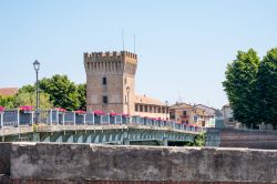 Torre del Guado e ponte sul fiume Adda a Pizzighettone di Cremona, Lombardia - © BAMO / Shutterstock.com