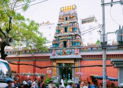 La torre all'ingresso del Mariamman Hindu Temple a Ho Chi Minh City (l'ex Saigon, Vietnam) - © Roman Babakin / Shutterstock.com