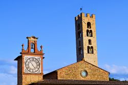 Torre dell'orologio di Impruneta e il campanile della Basilica di Santa Maria