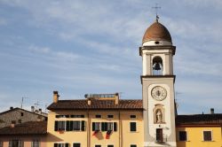 Torre dell'orologio in piazza a Rocca San Casciano (Emilia-Romagna) - © francesco de marco / Shutterstock.com