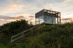 Torre di osservazione degli animali nella riserva naturale di Fredrikstad, Norvegia.
