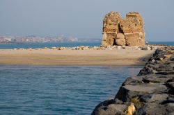 Torre Flavia sulla spiaggia di Marina di Cerveteri, nel Lazio