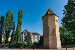 Torre in mattoni a Haguenau, Francia. Siamo nel Basso Reno, in Alsazia, a una trentina di chilometri da Strasburgo.
