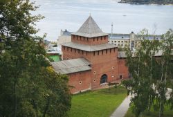 La Torre Ivanovskaya si trova tra le torri Chasovaya e Belaya lungo le mura del complesso del Cremlino di Nizhny Novgorod, Russia - foto © Sever180 / Shutterstock.com