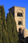Torre medievale e cipressi nella storica cittadina di Trujillo, Spagna. Qui nel 1541 è nato il celebre Francisco Pizarro, fondatore della città di Lima, capitale del Perù.
  ...