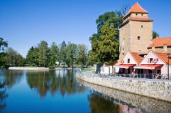 La torre rappresentata in questa foto risale al XV secolo ed era parte integrante delle fortificazioni medievali della città di Ceske Budejovice. Al suo interno si trovava la prigione ...