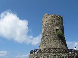 Torre Ruggiero a Bagnara Calabra, sulla costa tirrenica - © Rollopack - CC BY-SA 4.0 - Wikipedia