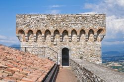 Torrione della fortezza Albornoz, il grande castello rinascimentale a Narni - © Mi.Ti. / Shutterstock.com