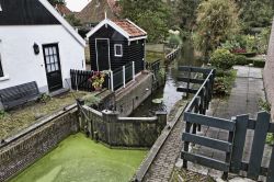 Una fotografia durante un tour di Edam, la città dell'Olanda settentrionale - © Angelo Giampiccolo / Shutterstock.com