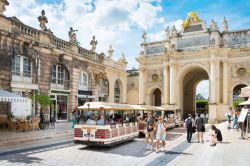 Tour sul trenino turistico nella città di Nancy, Francia - © ilolab / Shutterstock.com