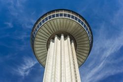 Tower of the Americas a San Antonio, Texas. Questa torre di osservazione alta 230 metri si trova nella parte sud orientale della città di San Antonio. E' il 27° edificio più ...