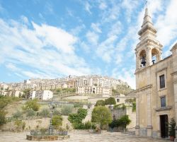 Tra i monti delle Madonie lo spettacolare borgo di Gangi, ricco di storia e monumenti - © Noobiel / Shutterstock.com