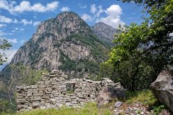 Tra le case abbandonate della Val Codera in Lombardia. Siamo nei pressi di Novate Mezzola.
