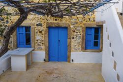 Una tradizionale casa nel villaggio di Agia Marina sull'isola di Lero, Grecia. Agia Marina è il centro più importante dell'isola ed è abitato da 2600 abitanti.
 ...
