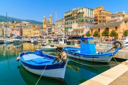 Tradizionali barche da pesca al porto di Bastia, Corsica.

