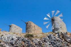 Tradizionali mulini a vento nella valle di Lassithi, Creta, Grecia.

