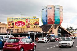 Traffico a Curepipe, Mauritius. Seconda città più grande dell'arcipelago, Curepipe si trova nel distretto di Plaines Wilhems. Assieme a Quatre Bornes e Rose Hill, questa cittadina ...