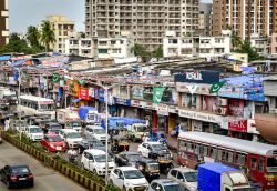 Traffico a Mumbai, capitale dello stato di Maharashtra, India. Mumbai è una delle città più caotiche al mondo - © monotoomono / Shutterstock.com