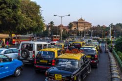 Traffico quotidiano nel sud della città di Mumbai, India  - © LMspencer / Shutterstock.com