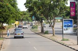 Traffico quotidiano sul principale viale di Lusaka, capitale dello Zambia - © Adwo / Shutterstock.com