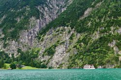Traghetto per il rifugio Gaisalm, Austria - Questa incantevole oasi di pace e tranquillità ospitata sulle sponde del lago Achensee può essere raggiunta da Pertisau solo a piedi ...
