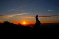 Tramonto colorato in Sardegna: ci troviamo nei dintorni di Austis - © Pietro Fadda / www.comune.austis.nu.it