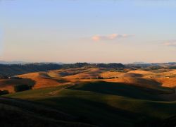 Tramonto in Toscana sulle colline di Lajatico in provincia di Pisa