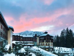 Tramonto invernale a Valmorel in Francia