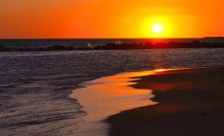 Tramonto spettacolare sulla costa di Licata in Sicilia, importante porto dell'agrigentino