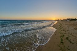 Tramonto su una delle spiagge intorno a Pachino, Sicilia sud-orientale