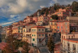 Tramonto sul borgo di Nemi nel  Lazio - Stone36 ...