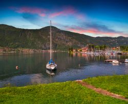 Tramonto sul Lago di Como a Lierna, provincia di Lecco, Lombardia