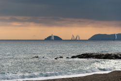 Tramonto sul mare di Loano in Liguria - © ...