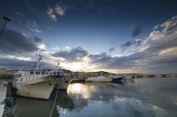 Tramonto sul porto da pesca di San Benedetto del Tronto, Marche - © 206034526 / Shutterstock.com