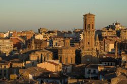 Tramonto sul villaggio di Tudela, provincia di Navarra, Spagna. Dominata dagli arabi fra il 716 e il 1114, la città ha poi visto convivere all'interno degli stessi confini arabi, ...