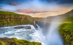 Tramonto sulla cascata Gulfoss la più potente di tutta l'Islanda