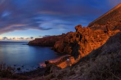 Tramonto sulla costa atlantica di Tenerife: una splendida immagine di Icod de los Vinos (Spagna).

