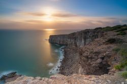 Tramonto sulla costa occidentale di Sant'Antioco, la più grande delle isole che bordano la Sardegna