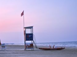 Tramonto sulla spiaggia di Pinarella, riviera romagnola - © Roberto Baldini / www.meteoromagna.com