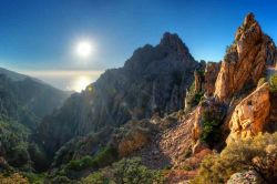 Tramonto sulle  Calanches de Piana  le famose rocce di granito della corsica occidentale - © infografick / Shutterstock.com