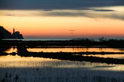 Tramonto sulle saline di Strugnano (Strunjan) in Slovenia