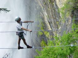 Le gole di Drachenschlucht sono una delle attrazioni più importanti di Trebesing, in Carinzia. Qui oltre a percorsi ideali per adulti si snoda anche il Sentiero delle Favole, adatto ...