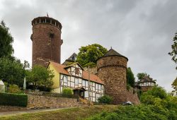 Castello di Trendelburg vicino a Kassel, Germania - Sorge fra le montagne vicino alla cittadina di Kassel questo grazioso maniero con torri di guardia a forma circolare: è uno dei meglio ...