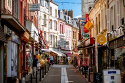 
p { margin-bottom: 0.25cm; line-height: 115%; }a:link { }
Nel dipartimento di Calvados, in Normandia, la cittadina di Trouville-sur-Mer è una popolare meta turistica estiva - © ...