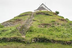 Tumulo megalitico di San Michele nei pressi di Carnac, dipartimento di Morbihan, Francia. E' il più grande tumulo tombale dell'Europa continentale. Risale al 4500 a.C. e venne ...