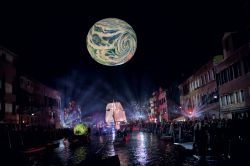 "Tutta colpa della luna": questo è il titolo del carnevale di Venezia 2019 che ha preso il via con i festeggiamenti sull'acqua in Rio di Cannaregio - © Gentian Polovina ...