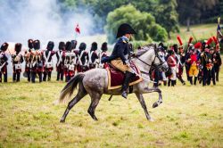 Ufficiale a cavallo durante la rievocazione storica della Battaglia di Wavre del 1815, Belgio. Con questa operazione di blocco venne impedito ai soldati francesi di raggungere Waterloo.

