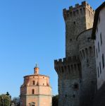 La chiesa di Santa Maria della Reggia e il castello di Rocca di Fratta a Umbertide, la città della provincia di Perugia, in Umbria