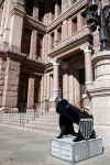 Un antico cannone di fronte al Campidoglio di Austin, Texas (USA).

