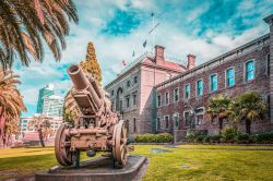 Un antico cannone di fronte al Victoria Barracks Museum di Melbourne, Australia - © Greg Brave / Shutterstock.com
